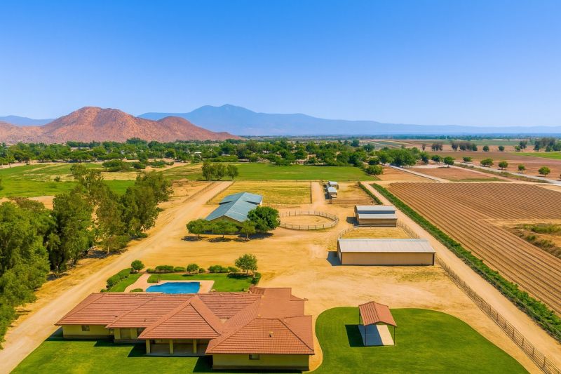 Local Commercial Fence Painting in Hemet, CA