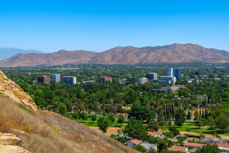 Local Commercial Fence Painting in Corona, CA