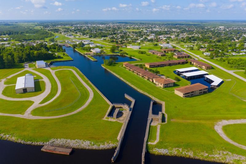 Local Commercial Fence Painting in Clewiston, FL